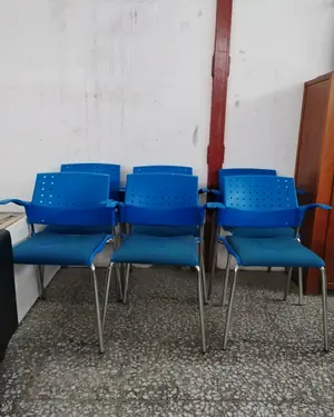 Conjunto de 10 sillas de oficina azules - miniatura 1