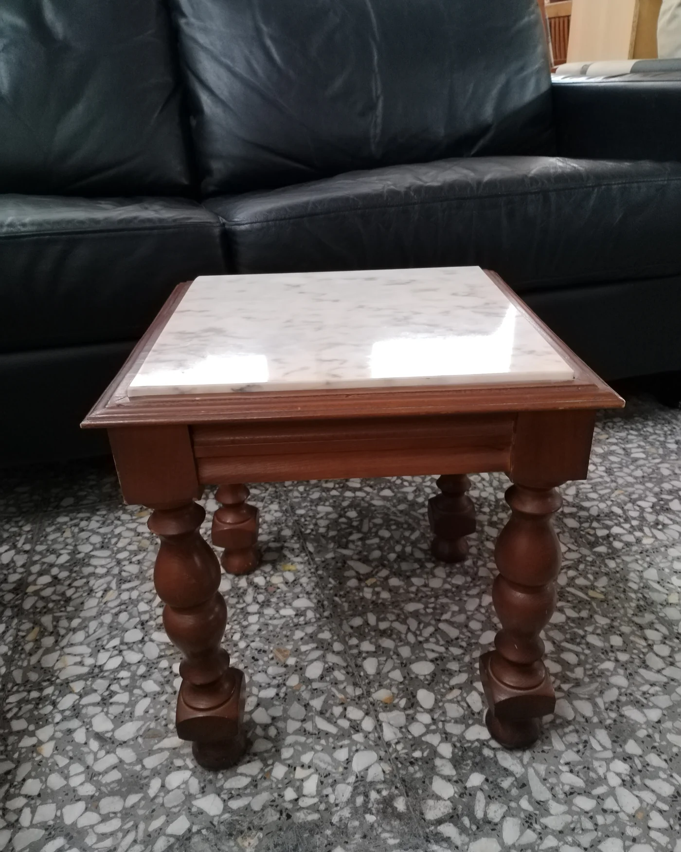Mesita auxiliar de madera y mármol - imagen 2