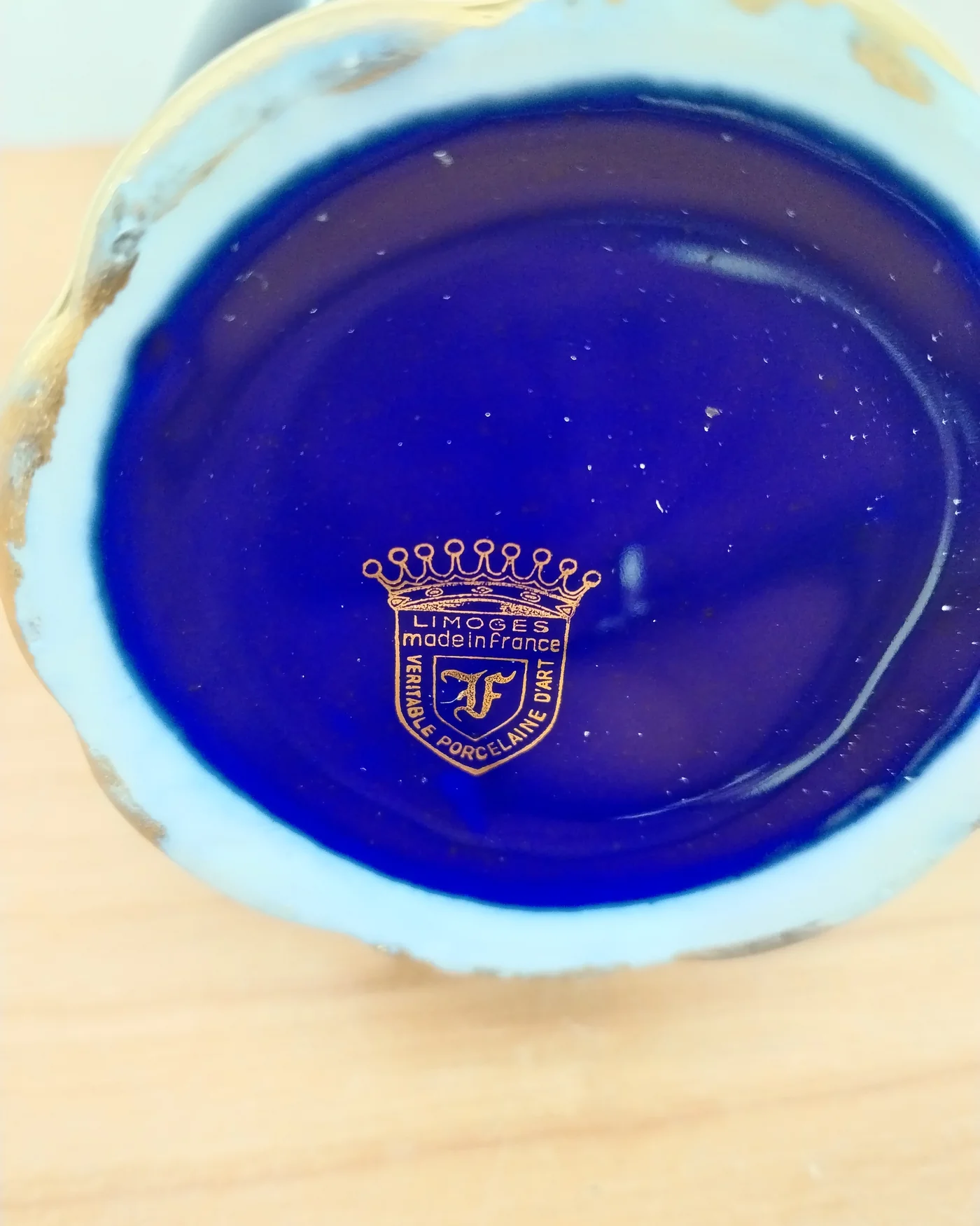 Jarrón de porcelana Limoges con asa dorada y motivos dorados - imagen 5