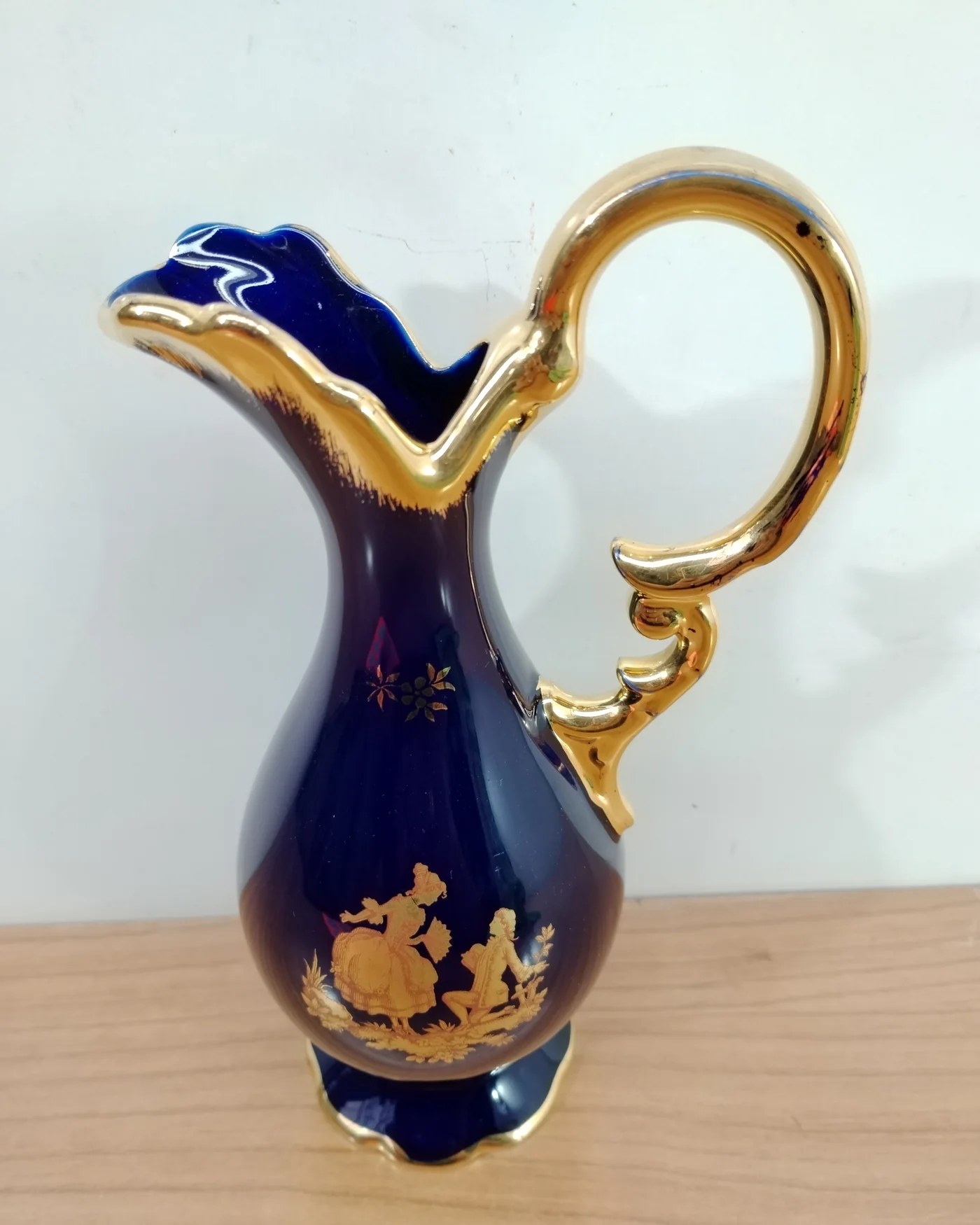 Jarrón de porcelana Limoges con asa dorada y motivos dorados - imagen 2
