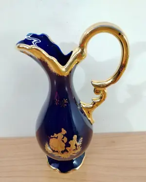 Jarrón de porcelana Limoges con asa dorada y motivos dorados - miniatura 2