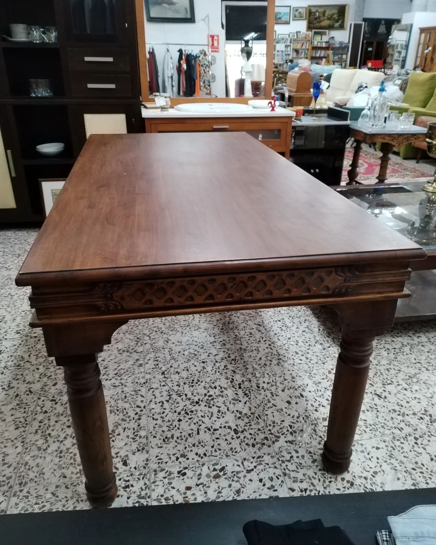 Mesa de comedor maciza de nogal - imagen 2