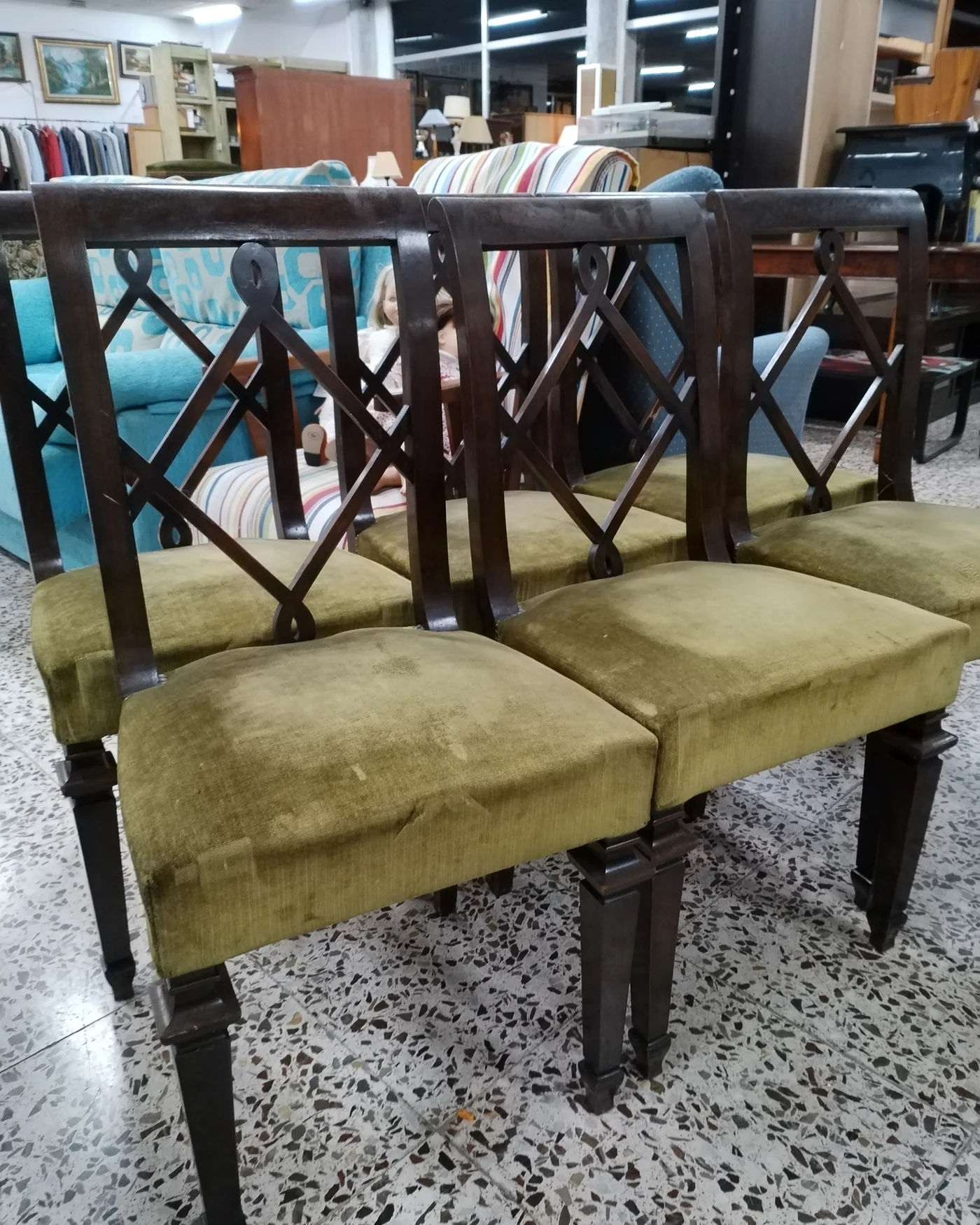 Juego de 6 sillas de comedor en madera oscura y tapizado verde - imagen 3