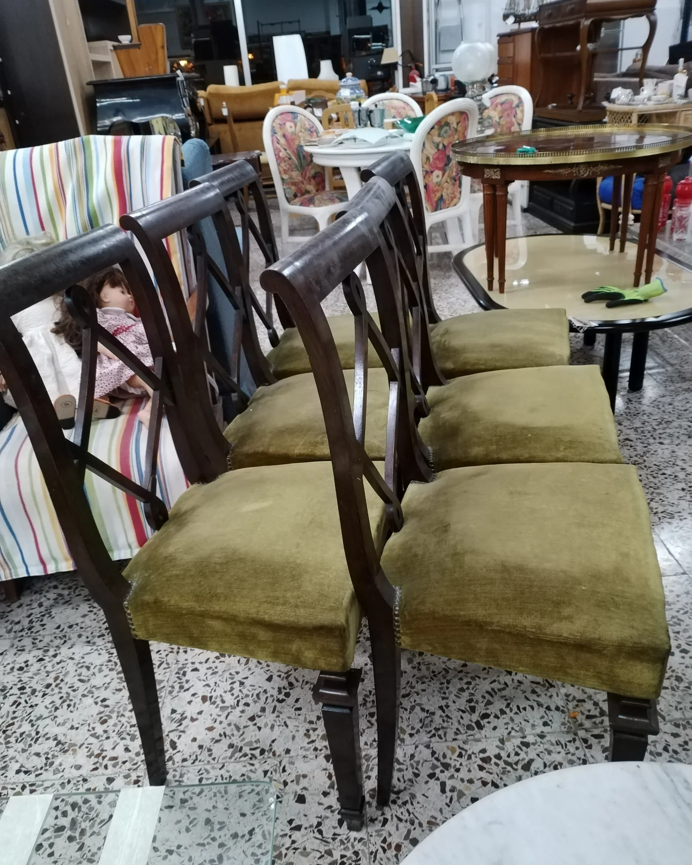 Juego de 6 sillas de comedor en madera oscura y tapizado verde - imagen 4