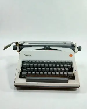 Máquina de escribir Olympia vintage - miniatura 1