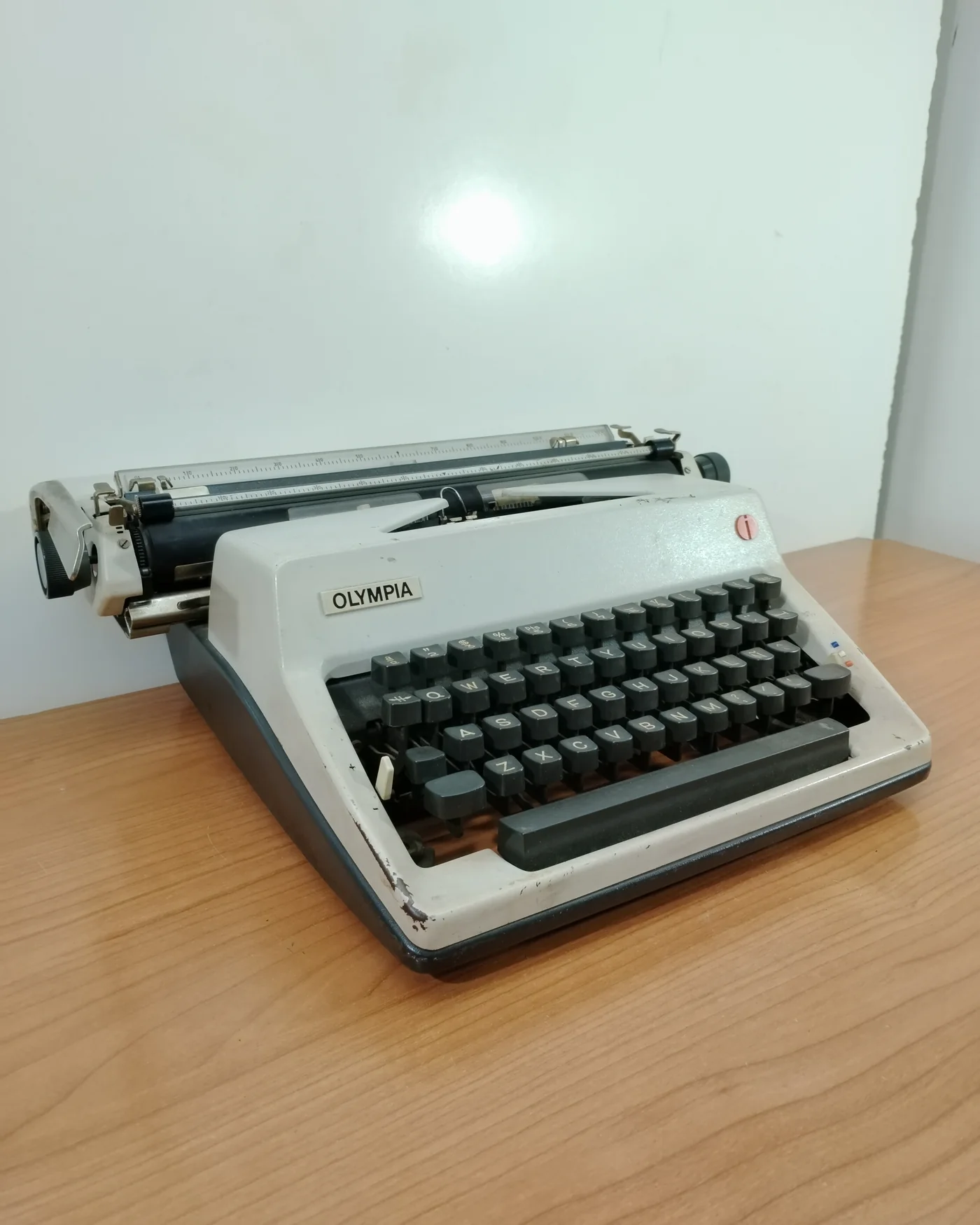 Máquina de escribir Olympia vintage - imagen 2