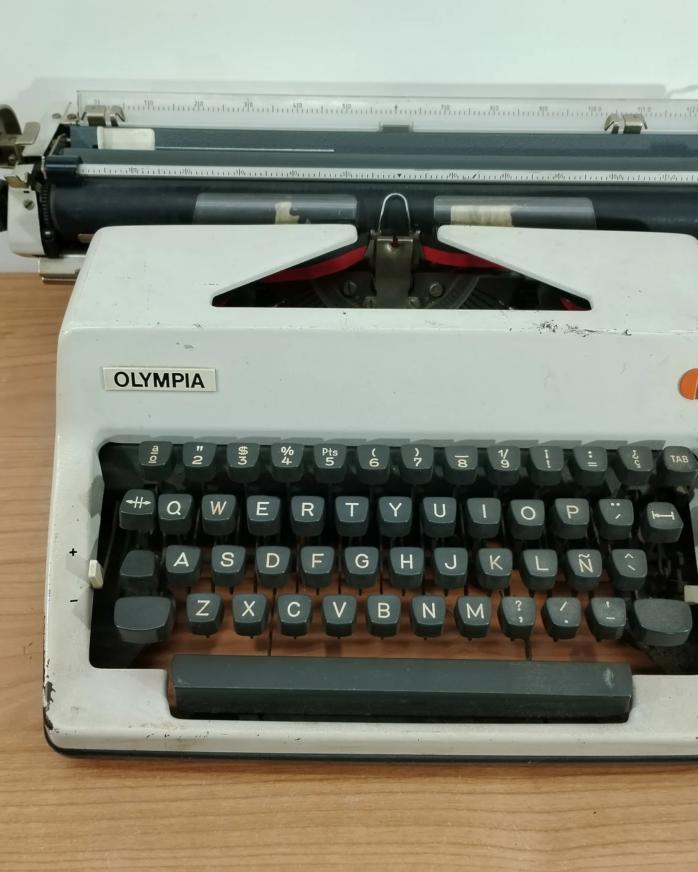 Máquina de escribir Olympia vintage - imagen 3