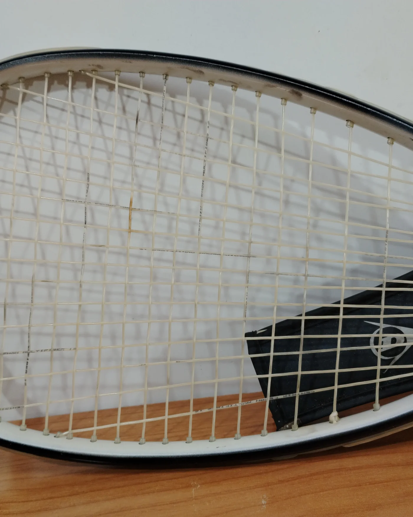 Raqueta de squash dunlop max plus ti con funda y pelotas - imagen 3
