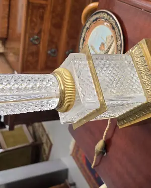 Pareja de lámparas de cristal tallado y bronce - miniatura 3