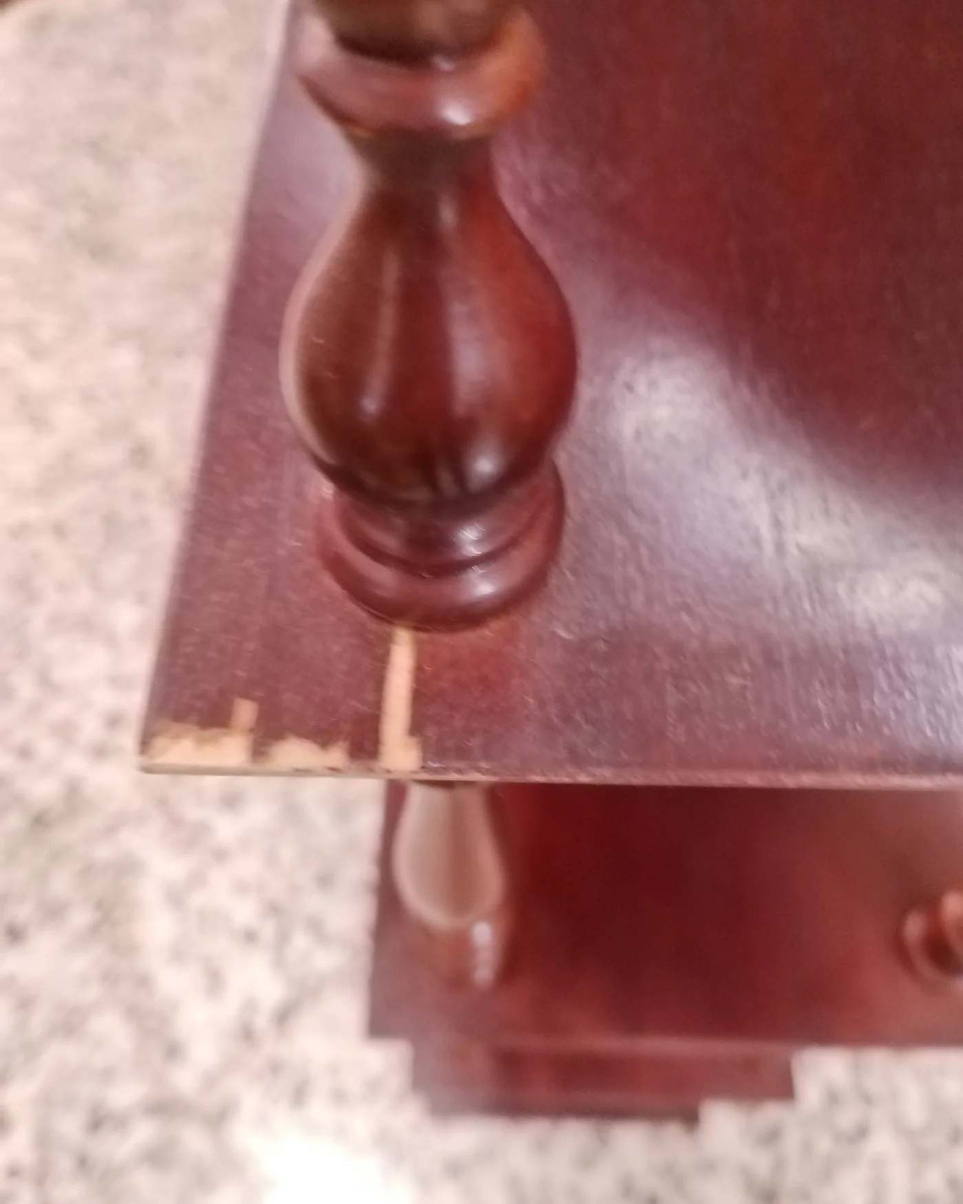 Estantería vintage de madera oscura con cuatro niveles - imagen 3