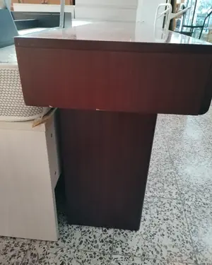 Mueble bar moderno de madera con puertas de cristal - miniatura 5