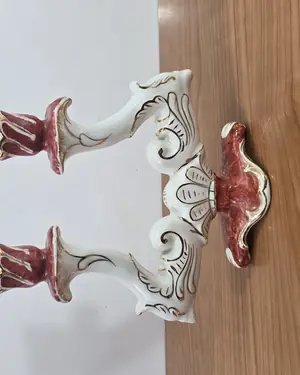 Candelabro antiguo de cerámica con detalles dorados - miniatura 1