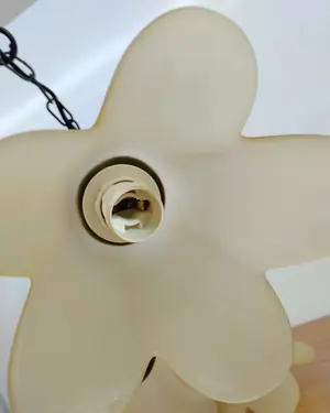 Lámpara de techo de forja con tres brazos y pantallas de cristal - miniatura 6