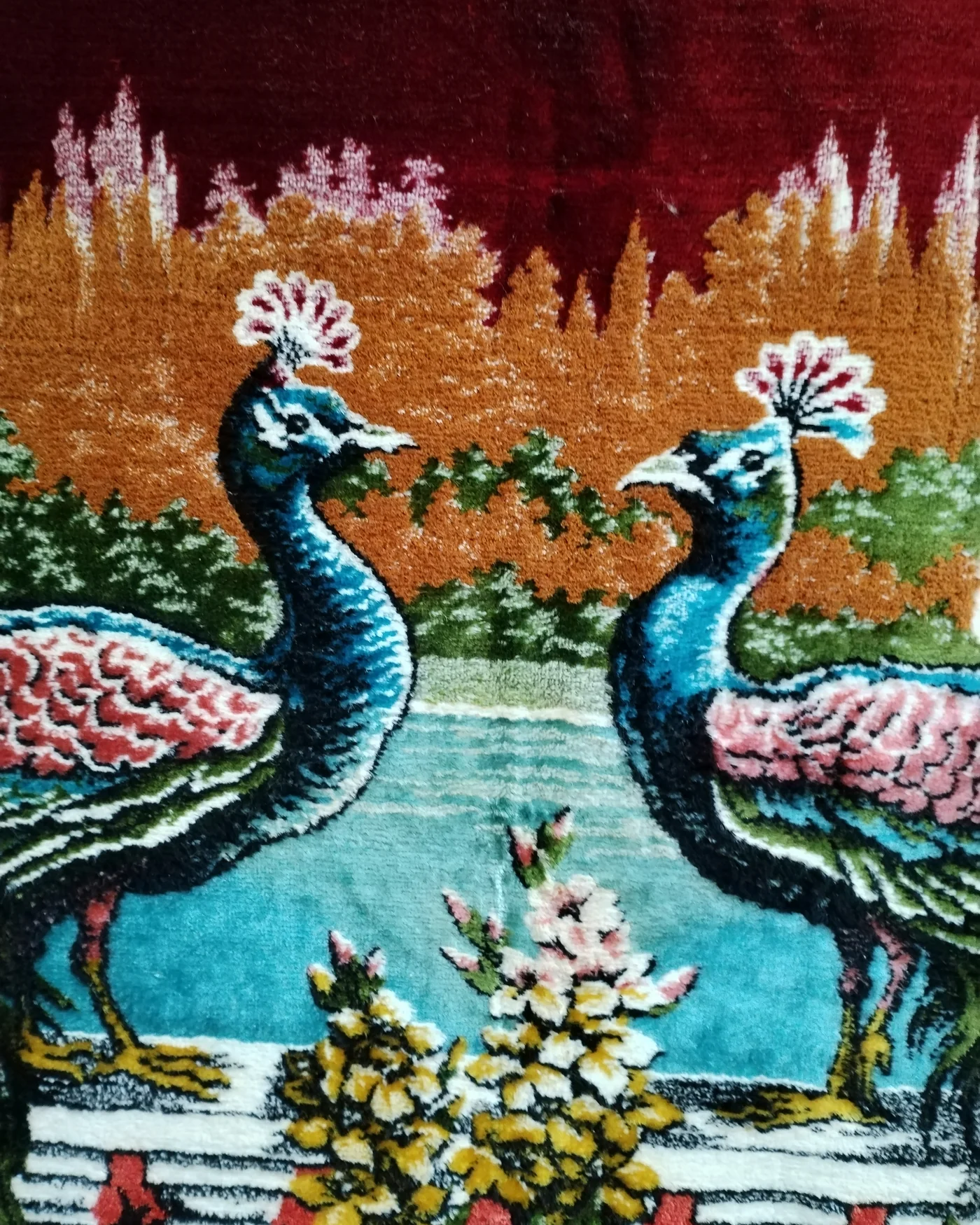 Antiguo tapiz enmarcado con pavos reales - imagen 5