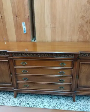 Aparador Clásico de Madera con Cajones y Puertas - miniatura 3