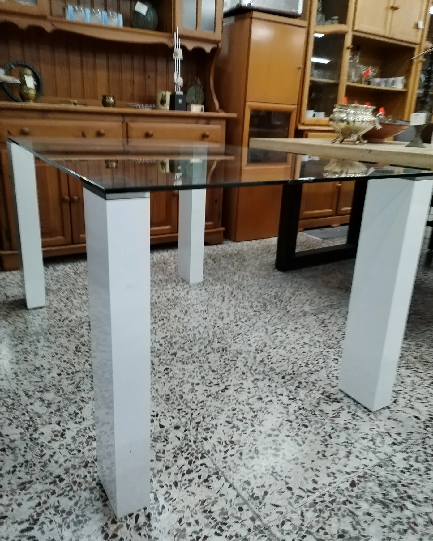 Mesa de Comedor con Cristal y Patas de Espejo - imagen 3