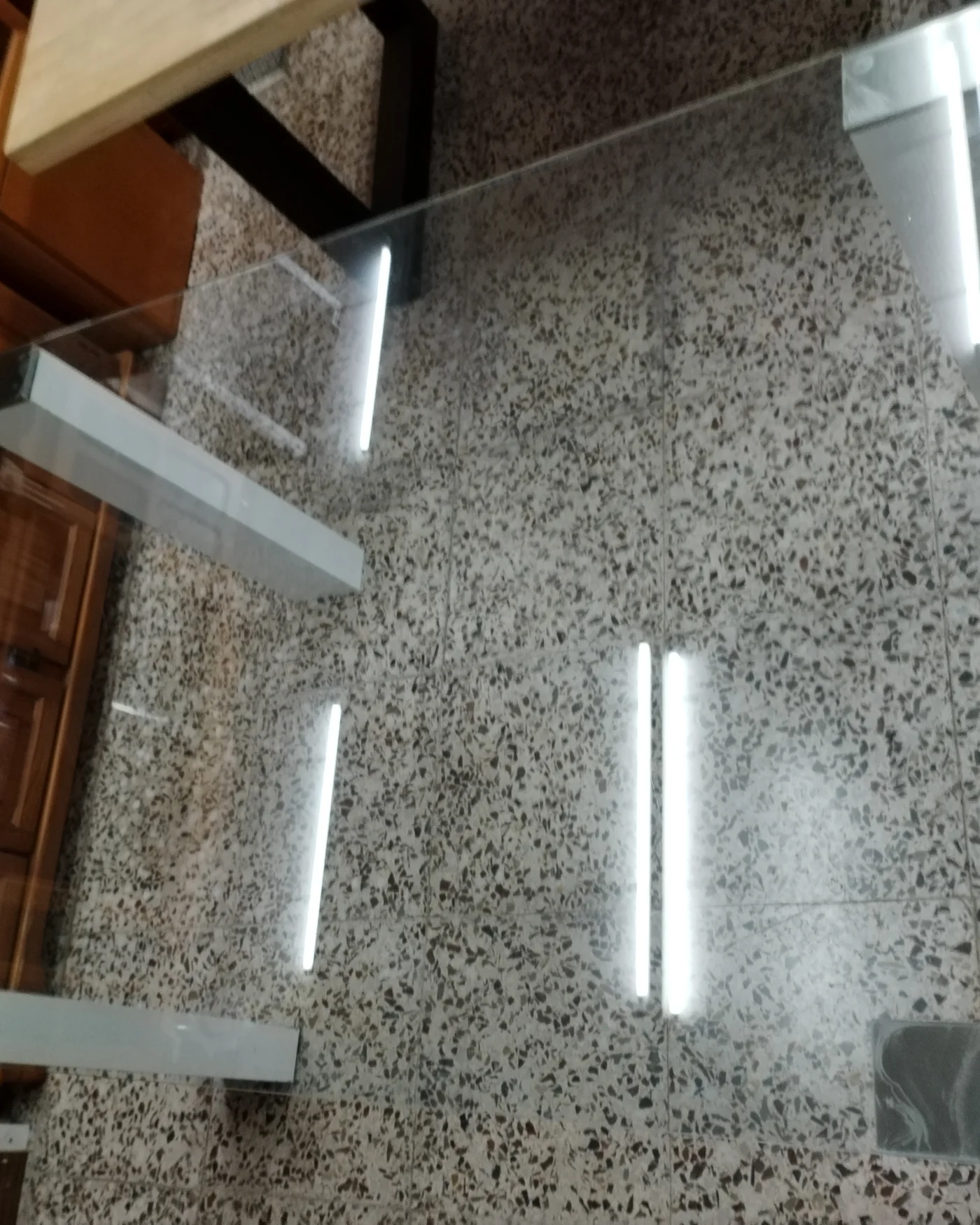 Mesa de Comedor con Cristal y Patas de Espejo - imagen 4