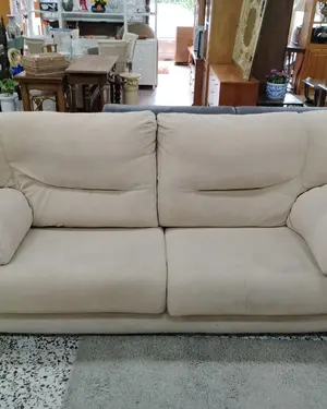 Sofá de Tela Beige de 2 Plazas - miniatura 3
