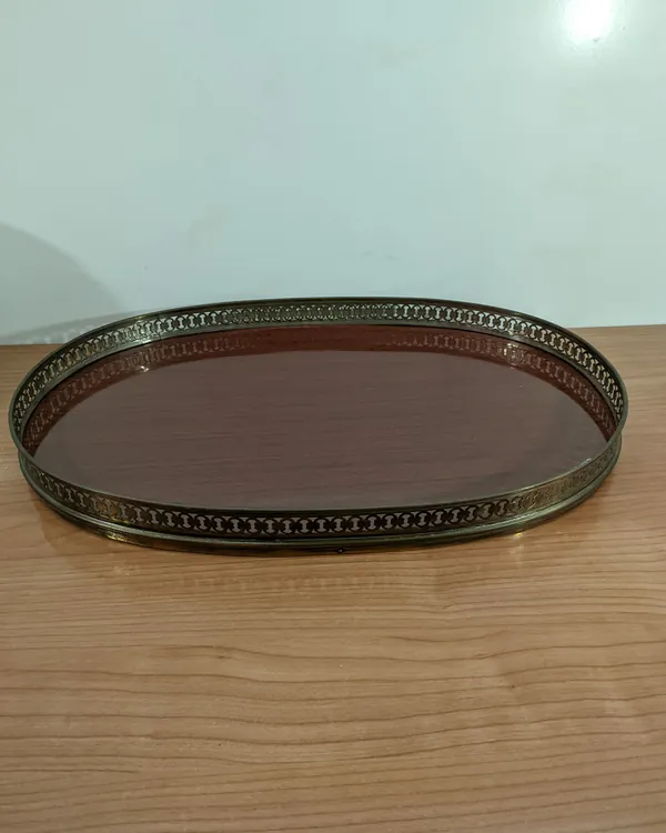 Antigua Bandeja Vintage de Madera y Bronce