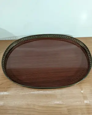 Antigua Bandeja Vintage de Madera y Bronce - miniatura 2
