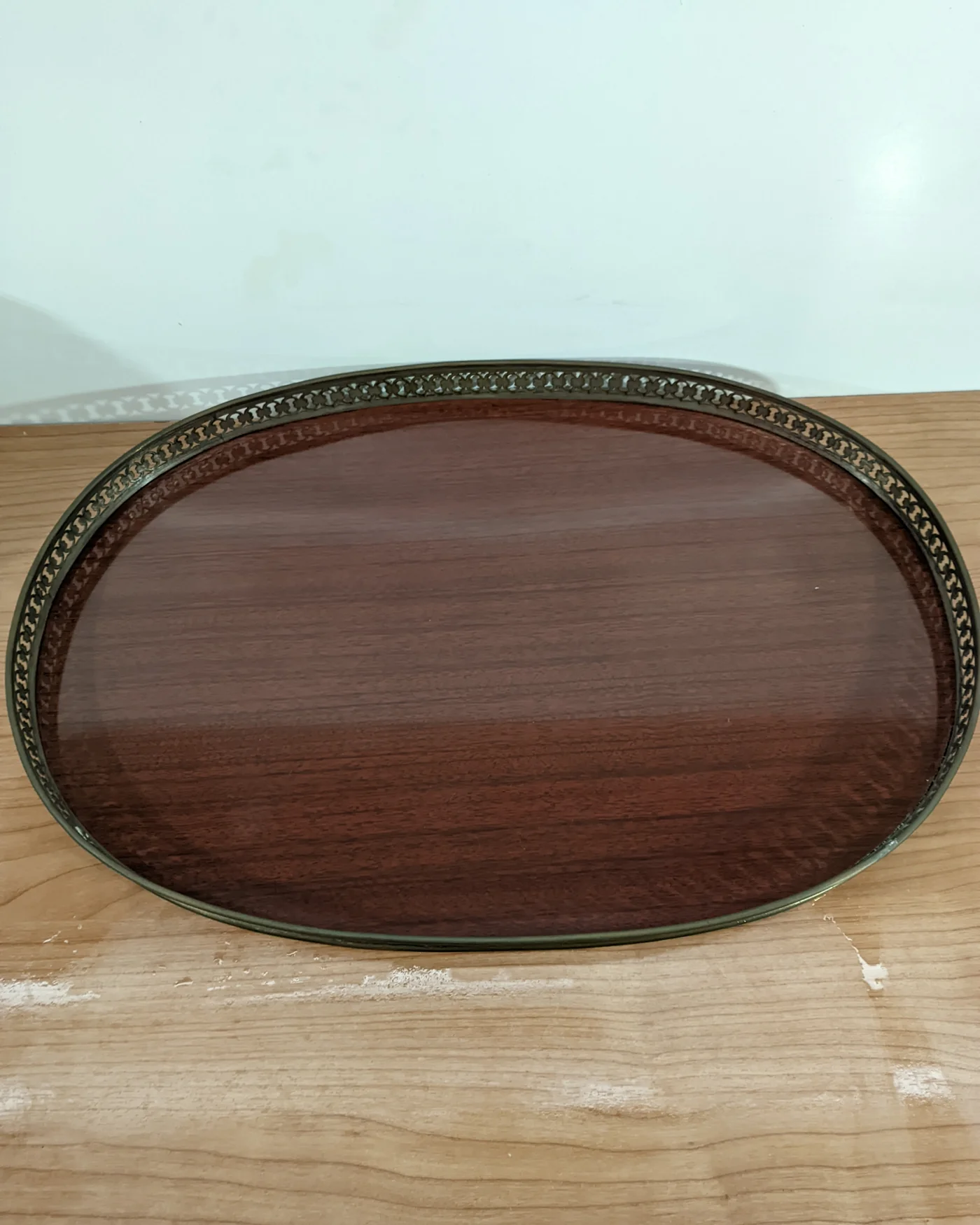 Antigua Bandeja Vintage de Madera y Bronce - imagen 3