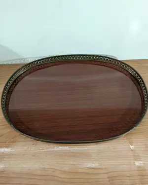 Antigua Bandeja Vintage de Madera y Bronce - miniatura 3