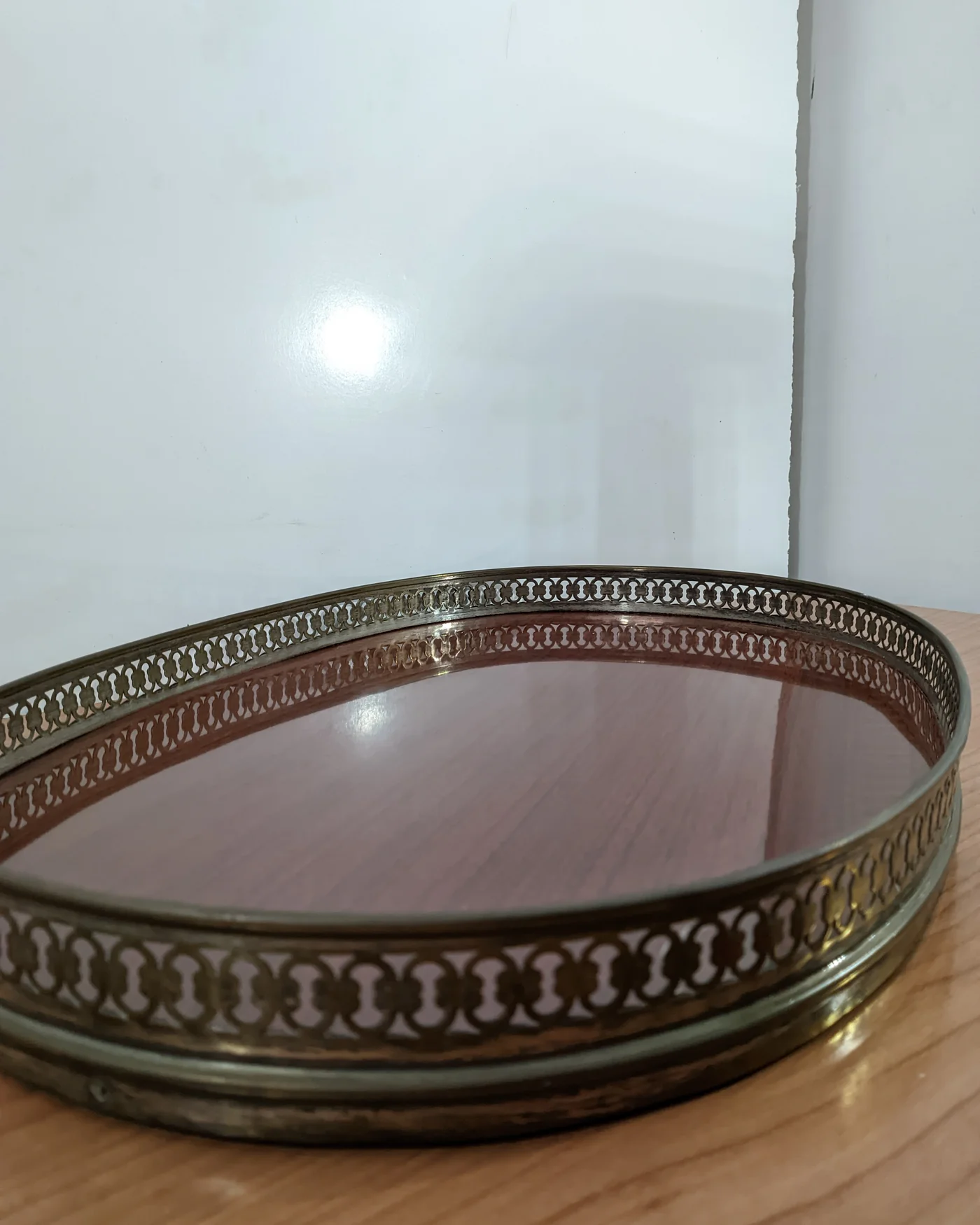 Antigua Bandeja Vintage de Madera y Bronce - imagen 5