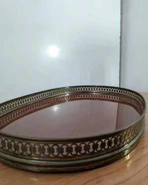 Antigua Bandeja Vintage de Madera y Bronce - miniatura 5
