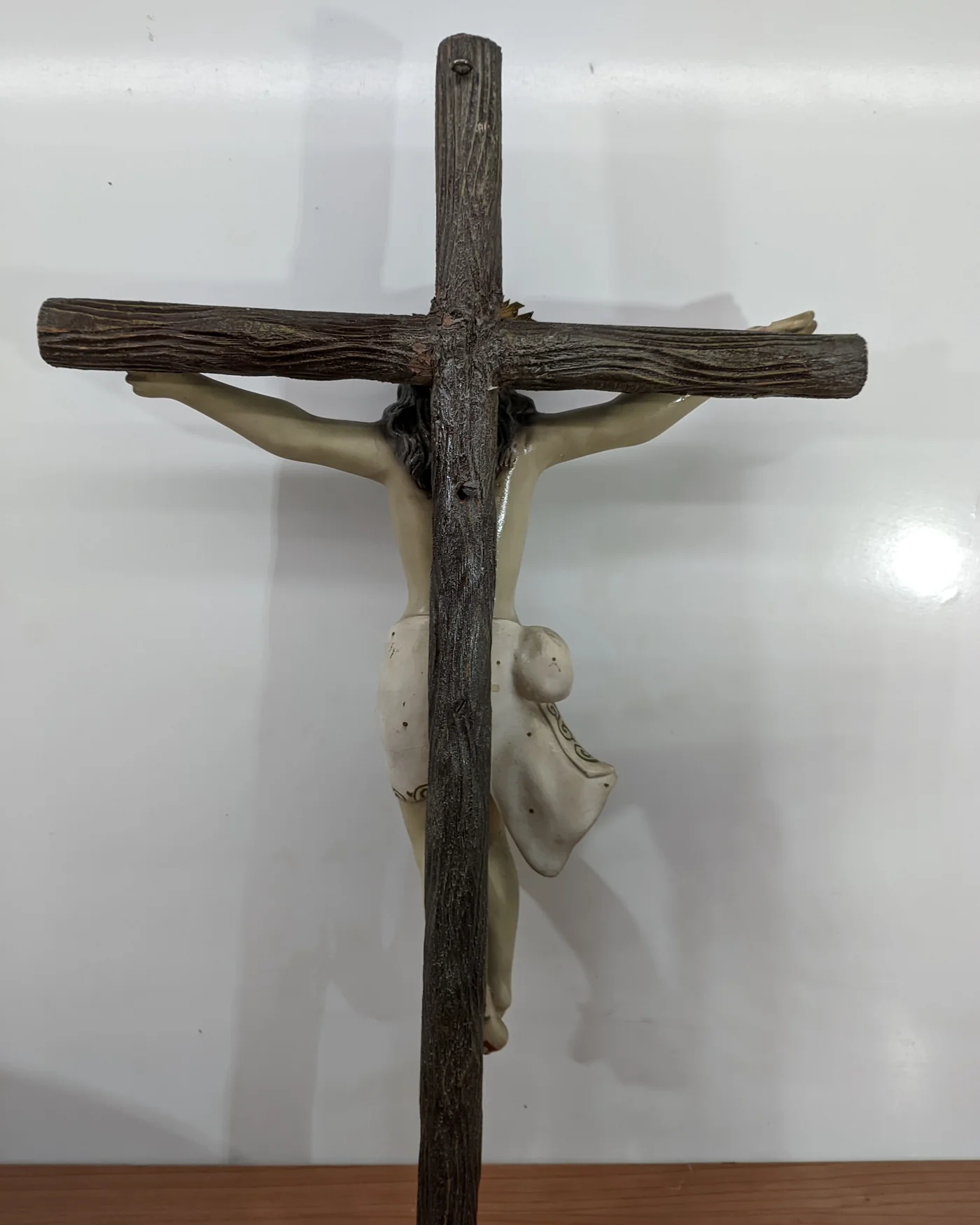 Escultura de cristo en la cruz - imagen 4