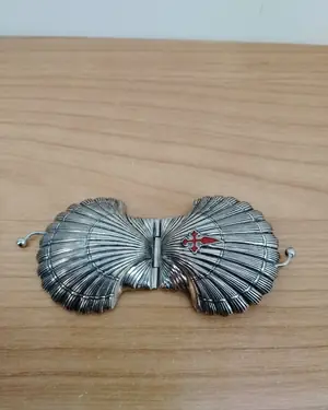 Pastillero vintage en forma de concha con cruz de Santiago - miniatura 4