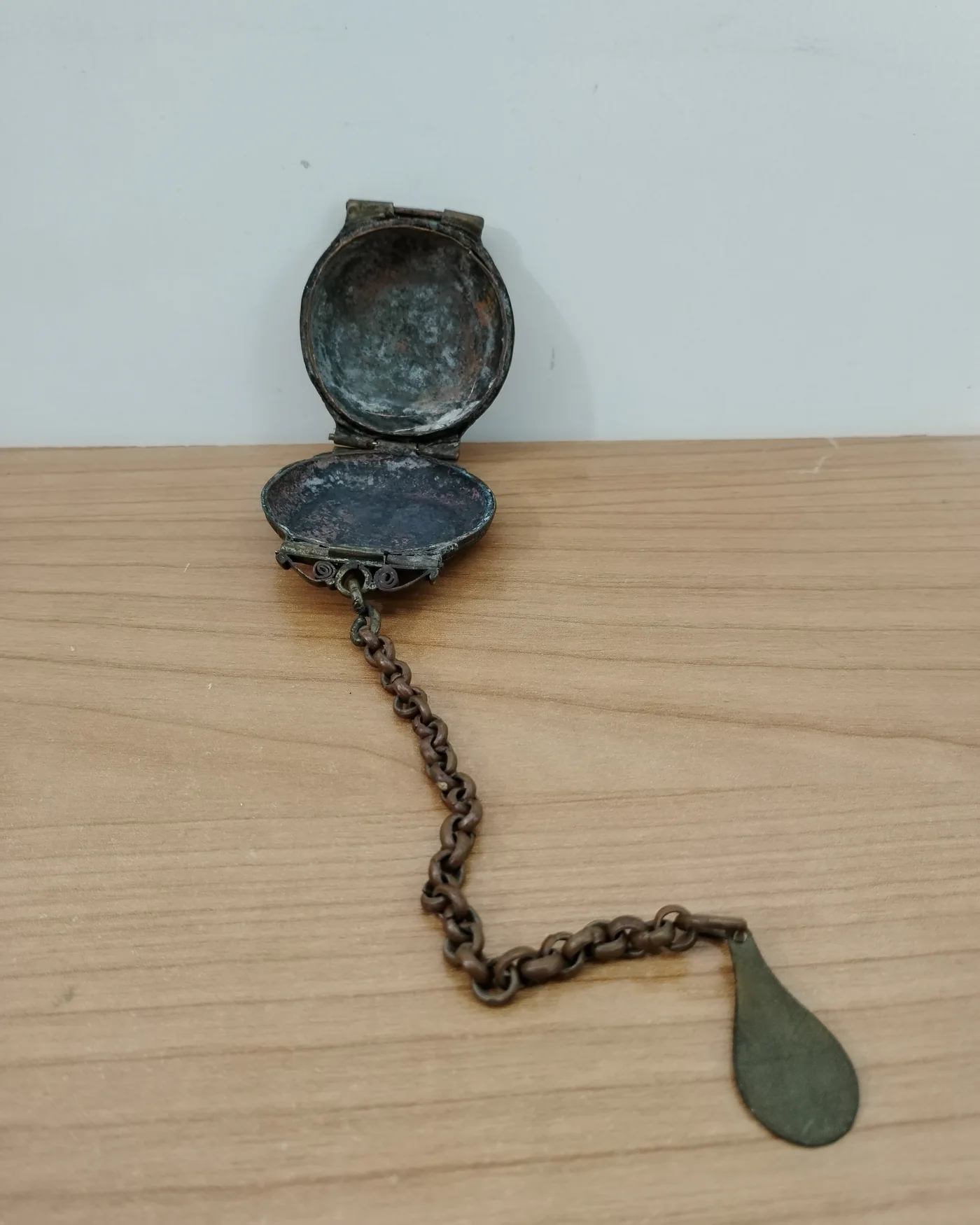 Miniatura de caldero de cal con cadena y estrella - imagen 3