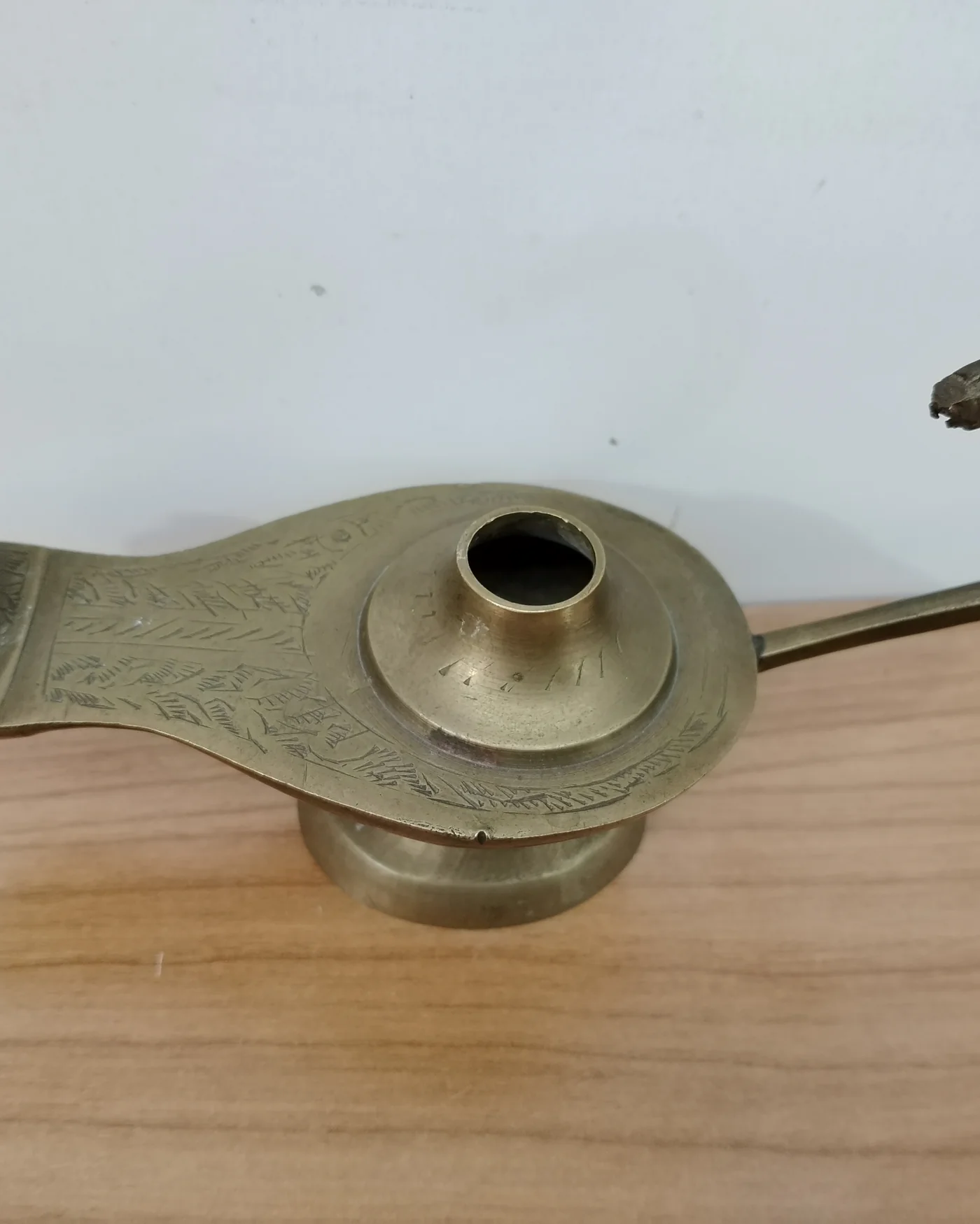 Quemador de incienso vintage en latón con forma de lámpara de aladín - imagen 2