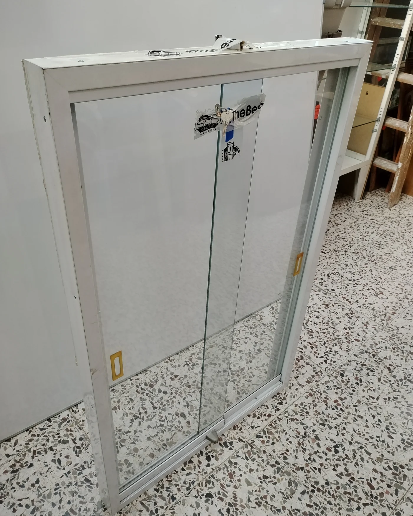 Ventana expositora para colgar - imagen 5