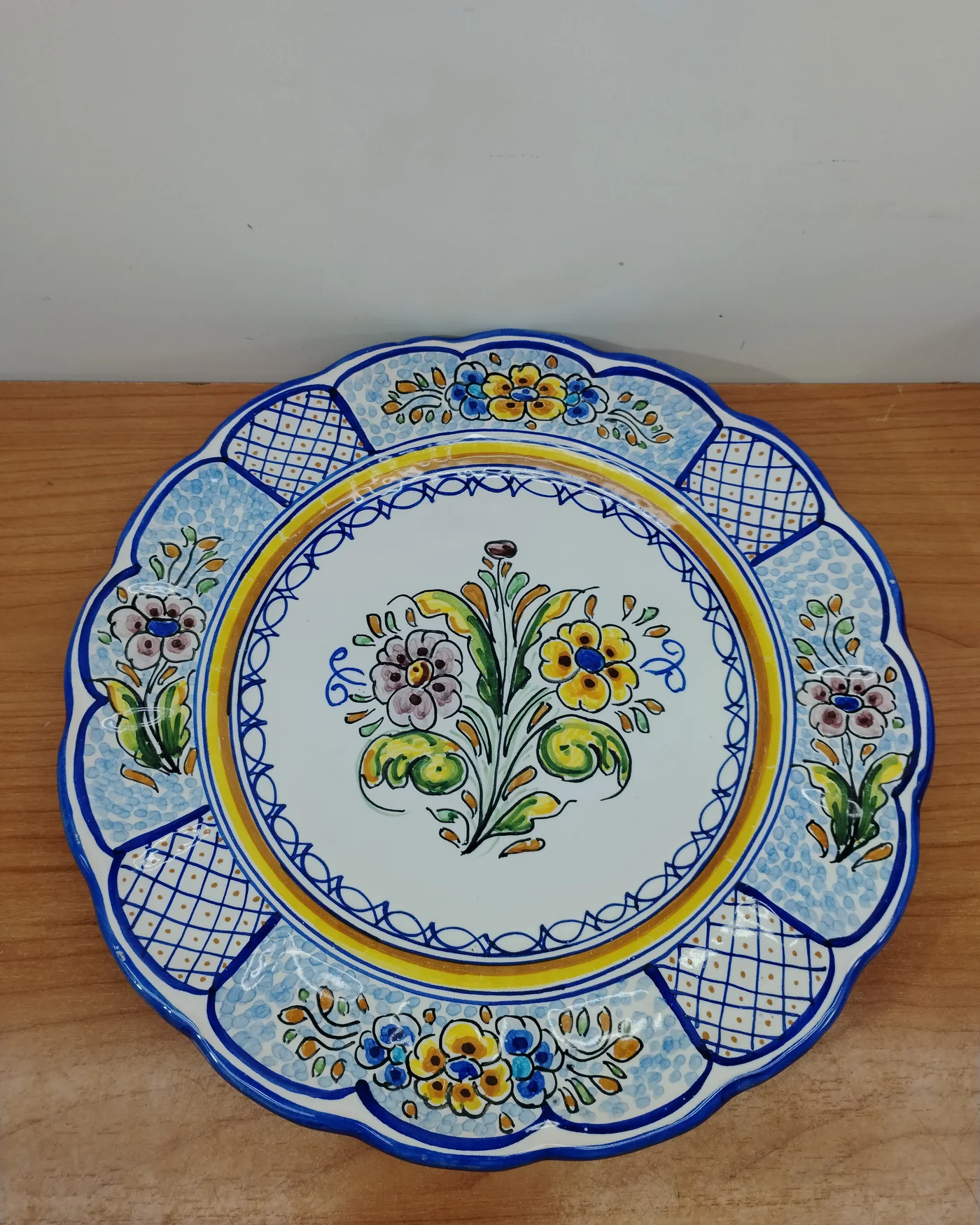 Plato decorativo de cerámica Talavera de la Reina - imagen 1