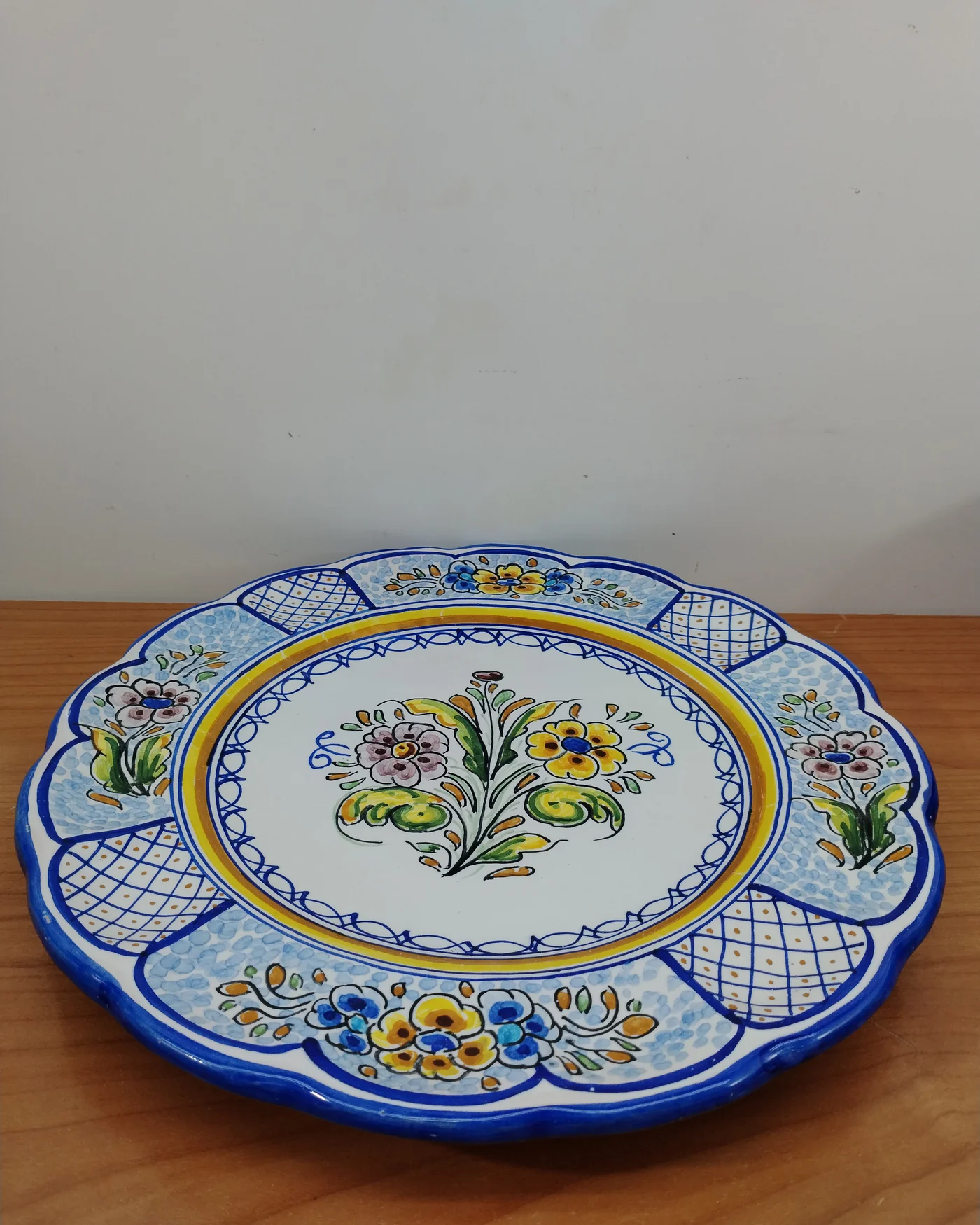 Plato decorativo de cerámica Talavera de la Reina - imagen 2