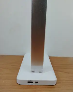 Lámpara de escritorio led plegable con base de carga inalámbrica - miniatura 3