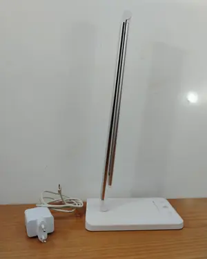 Lámpara de escritorio led plegable con base de carga inalámbrica - miniatura 4
