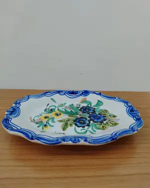 Plato decorativo lario con motivos florales - miniatura 2