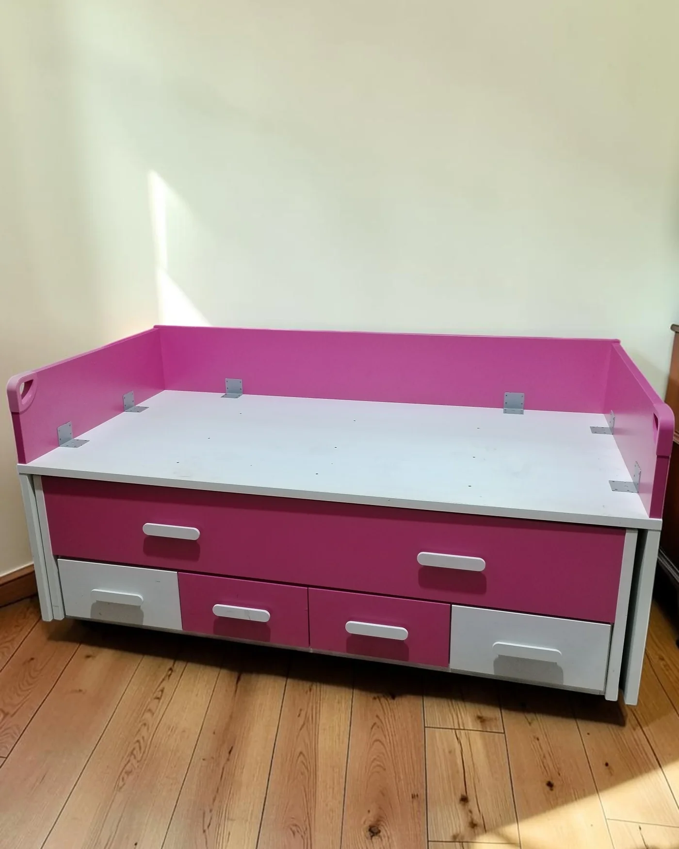 Cama nido infantil rosa y blanca - imagen 1