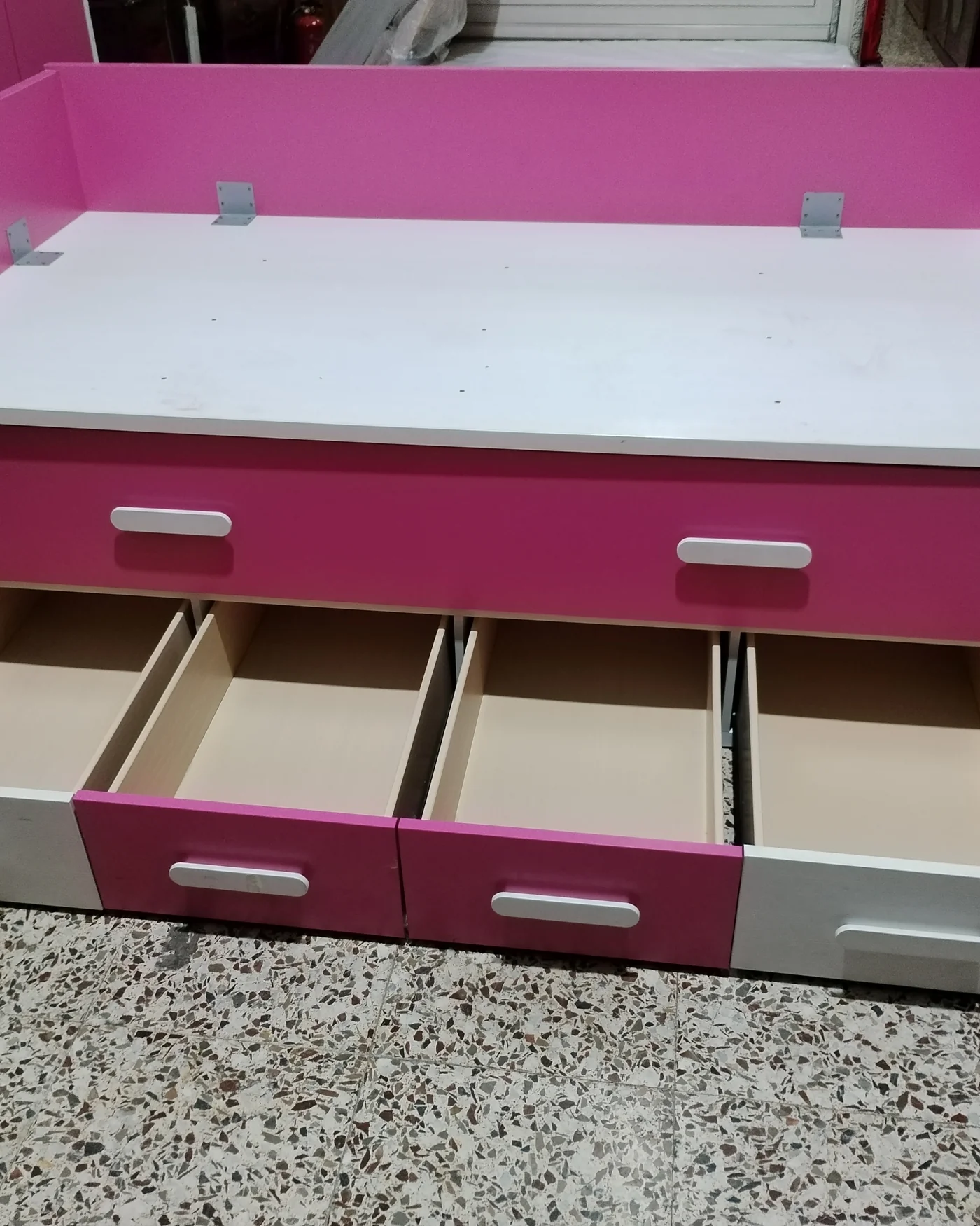 Cama nido infantil rosa y blanca - imagen 3