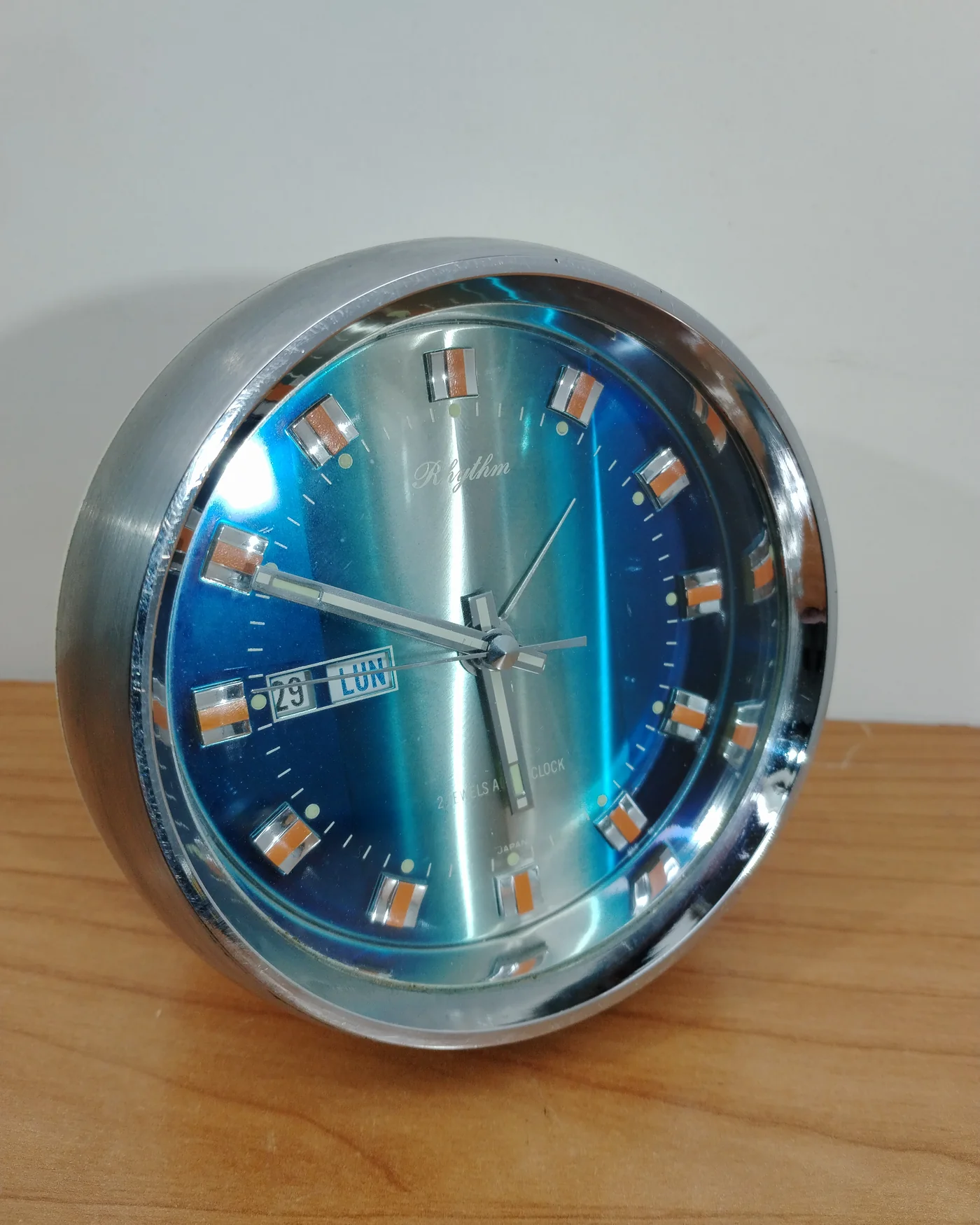 Reloj despertador Rhythm vintage con calendario - imagen 2