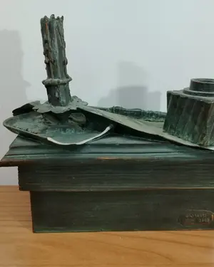 Escultura lección de historia - miniatura 4