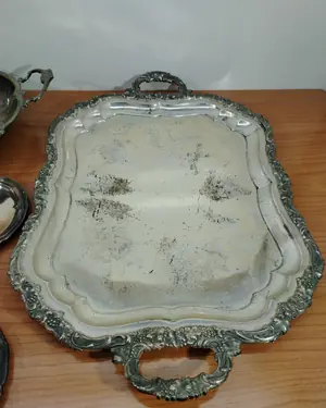 Conjunto vintage de bandeja, fuente y platos de metal plateado - miniatura 2