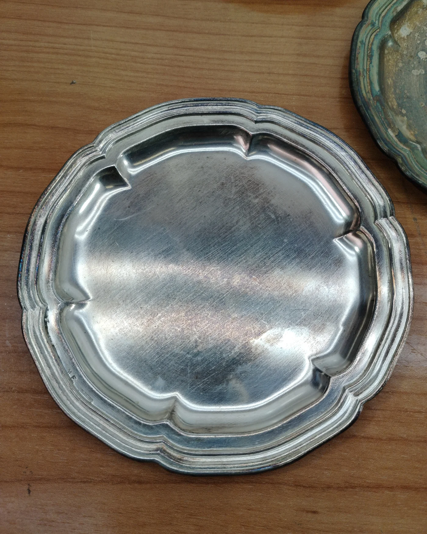 Conjunto vintage de bandeja, fuente y platos de metal plateado - imagen 4
