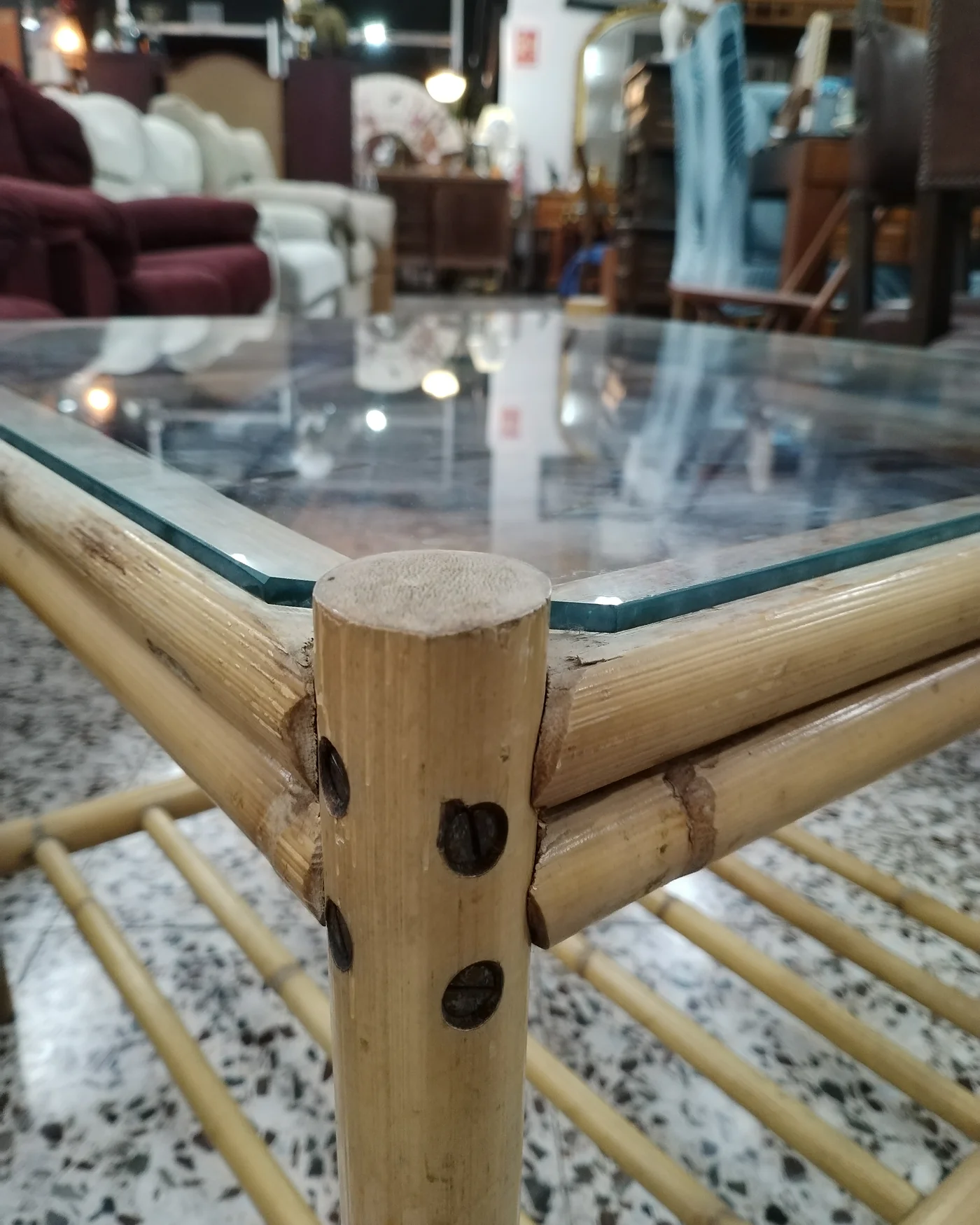 Mesa auxiliar de bambú con cristal - imagen 4