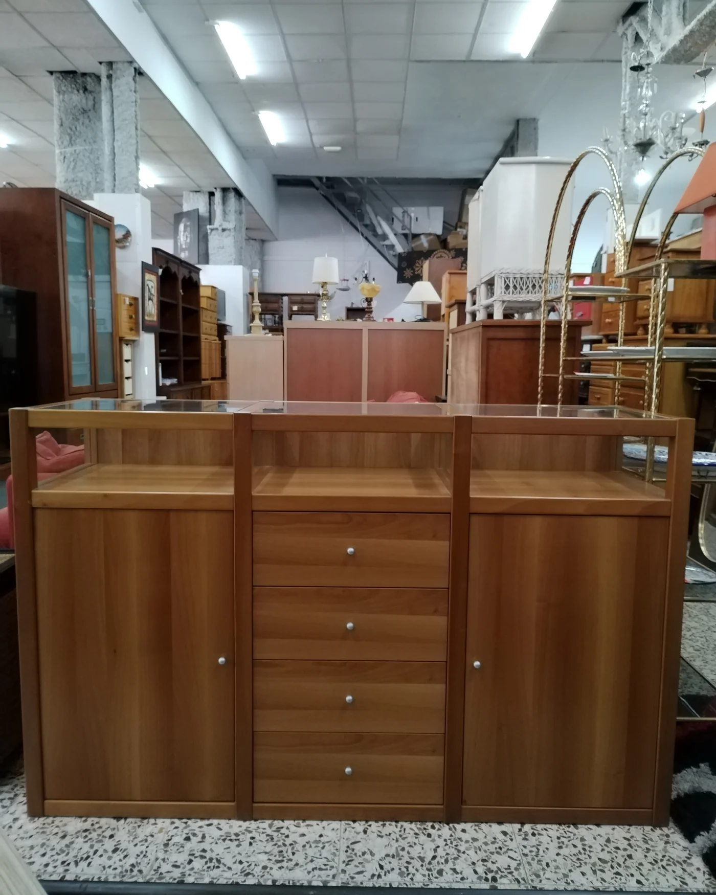 Aparador de madera - imagen 1