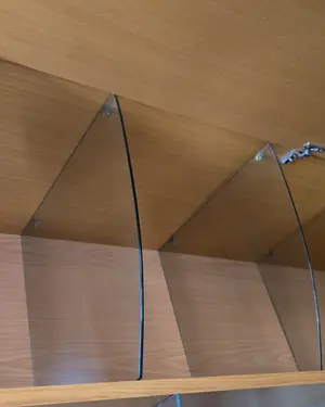 Vitrina moderna de madera clara con estantes de cristal - miniatura 6