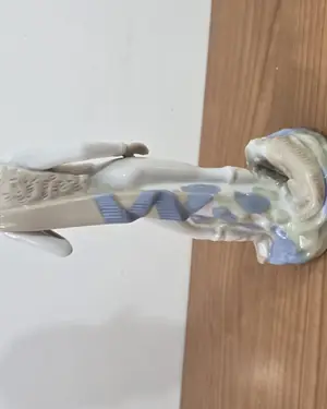 Figura grande de porcelana con figura femenina y perro - miniatura 5