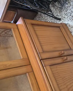 Vitrina de madera con puertas de cristal - miniatura 3