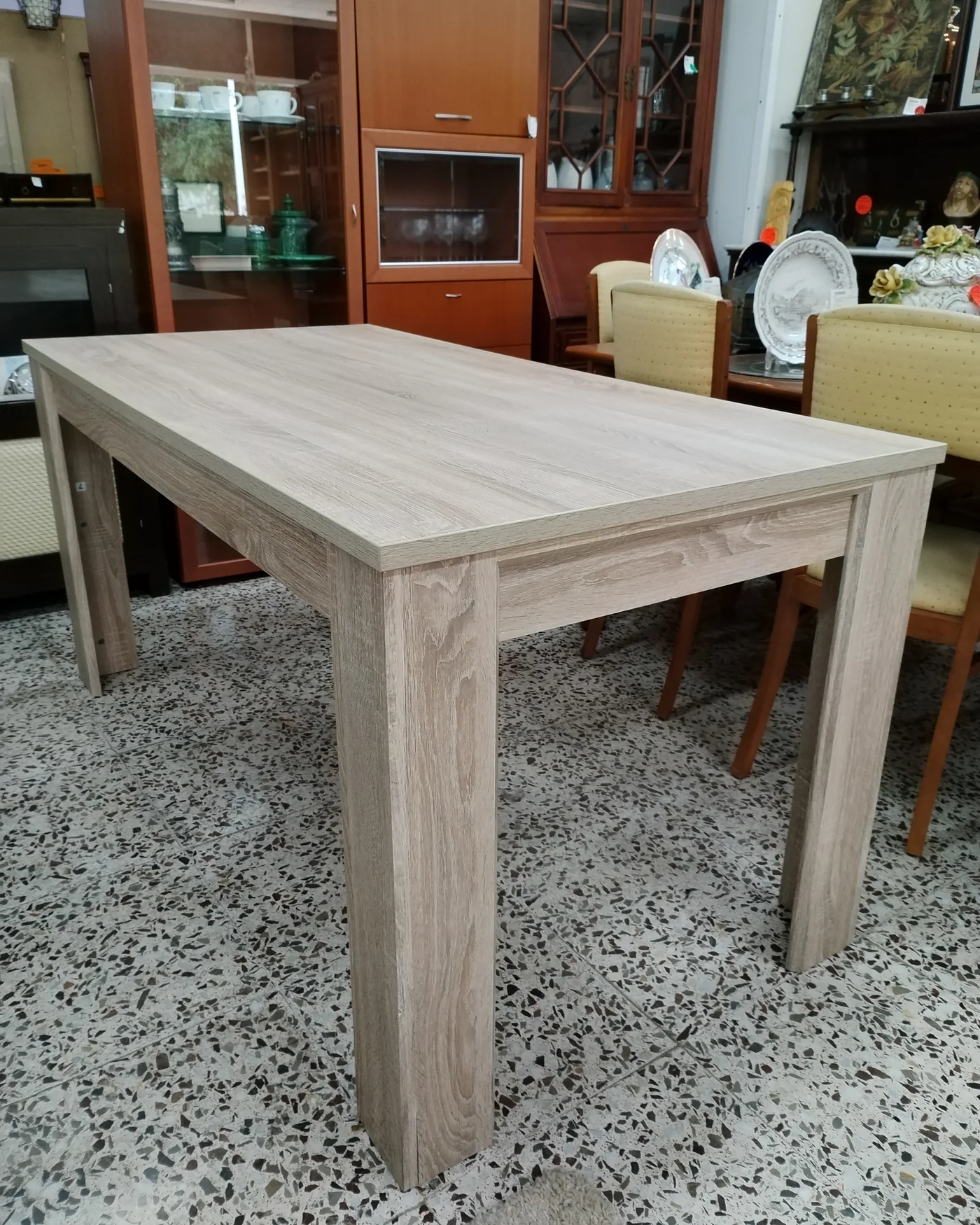 Mesa de comedor rectangular en acabado roble claro - imagen 1